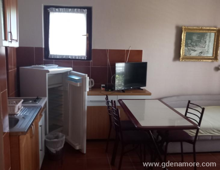 Apt 8-2 (3)